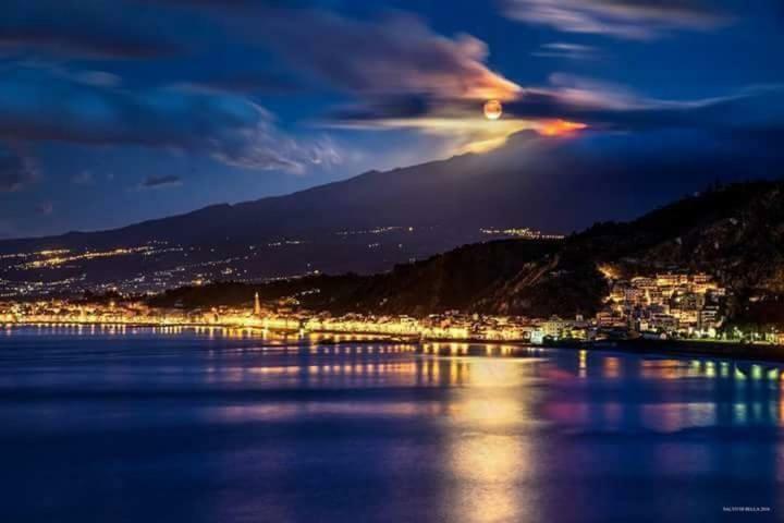 Taormina Castle And Sea View Apartman Kültér fotó